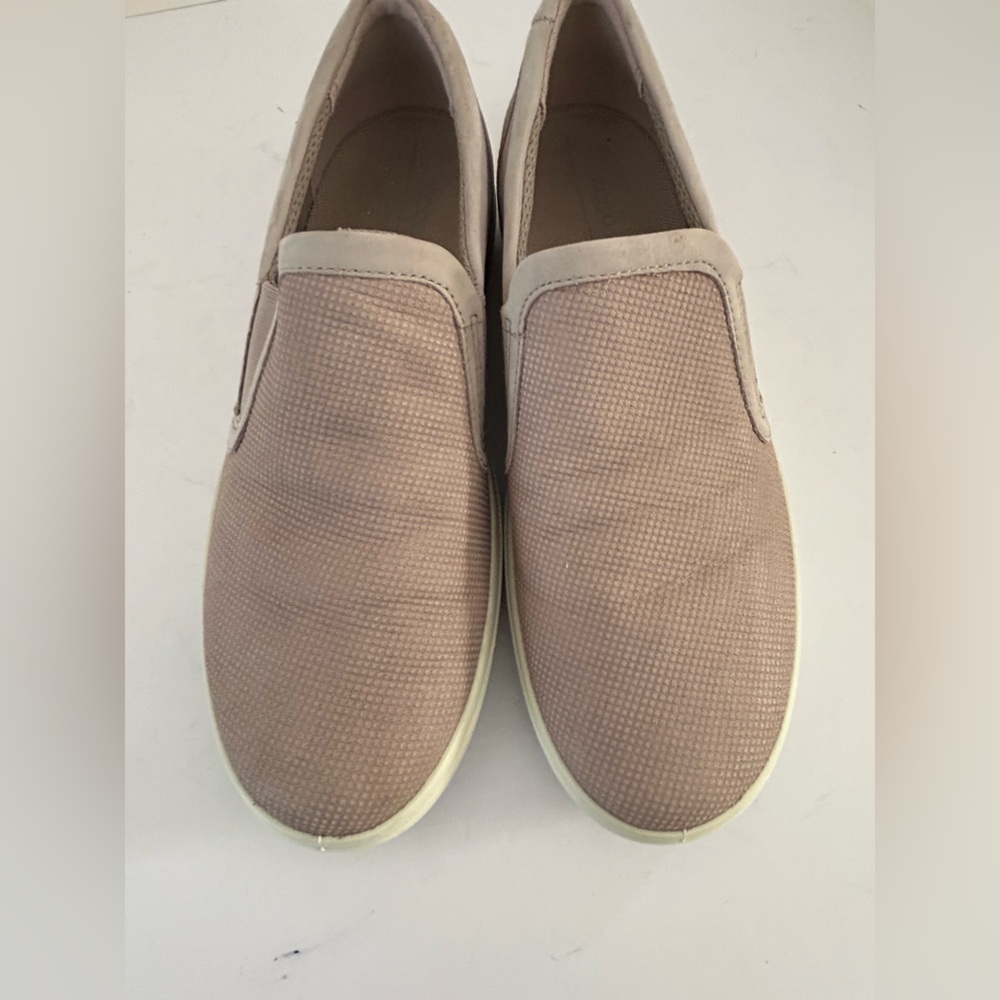 Ecco Soft Classic Slip On Sneakers. Grayish-pink color size 7-7.5 (EU 38) Nice